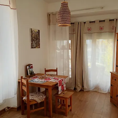 A 1 Min Des Thermes アパート